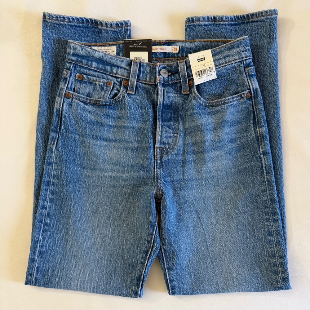 NWT Levi’s Wedgie Straight Jeans Size 25x28